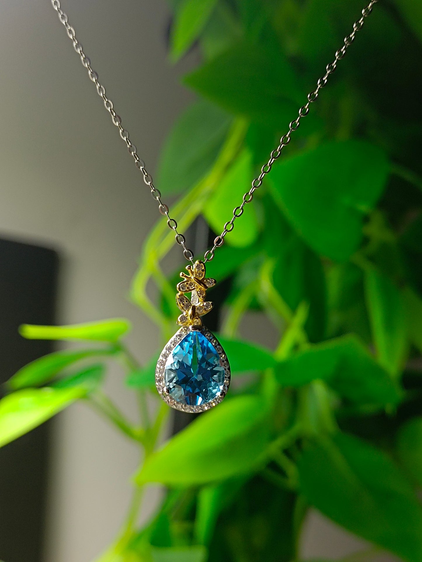 Elegant Natural Topaz Water Drop Pendant Jewelry