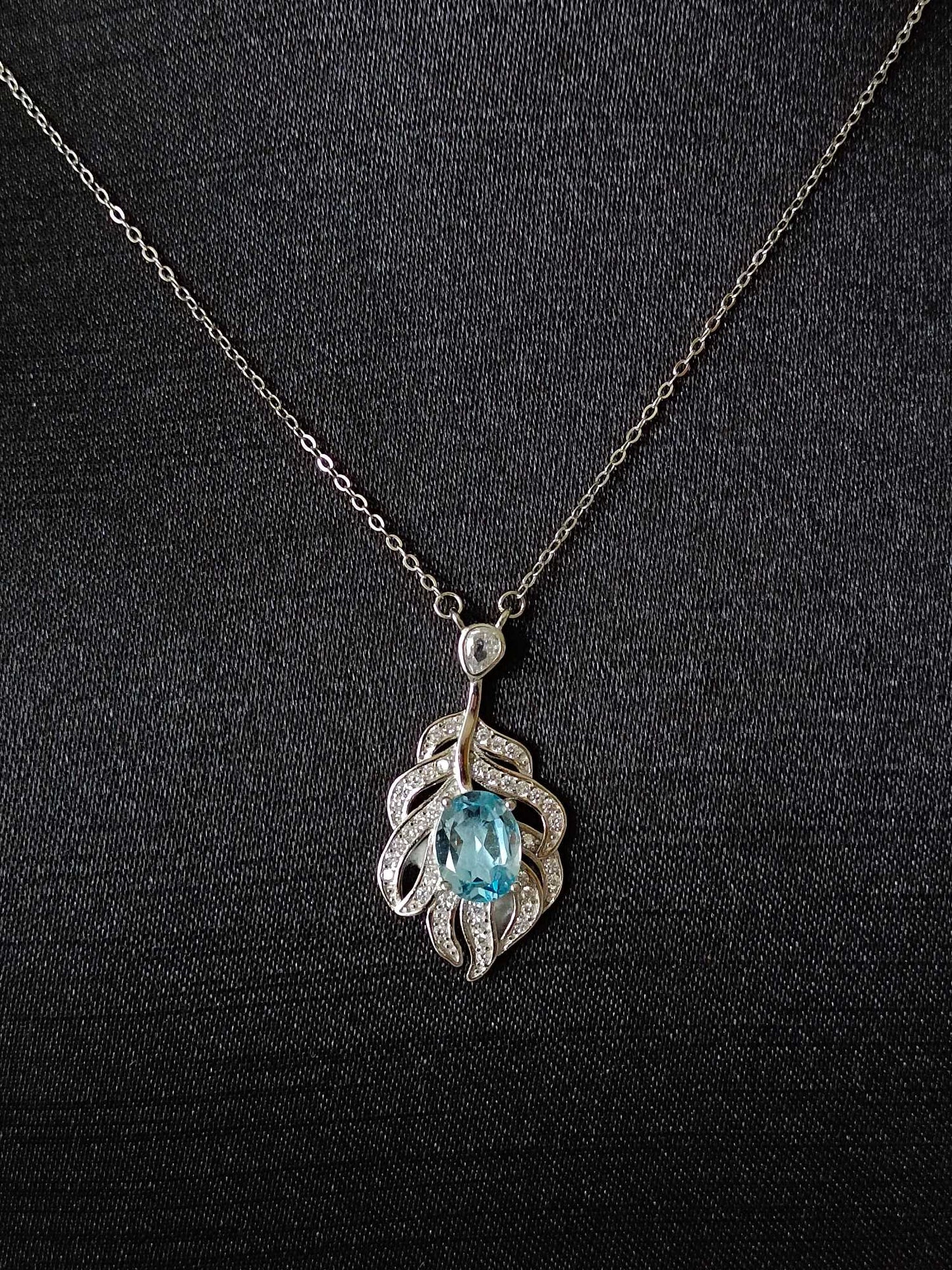 Exquisite Natural Topaz Feather Pendant Jewelry