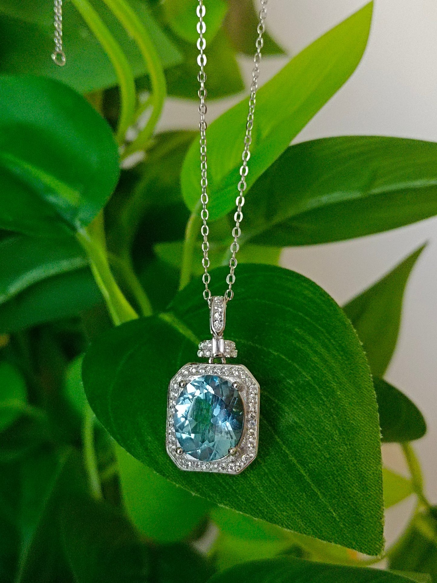 Dazzling Natural Topaz Pendant Jewelry with S925 Silver