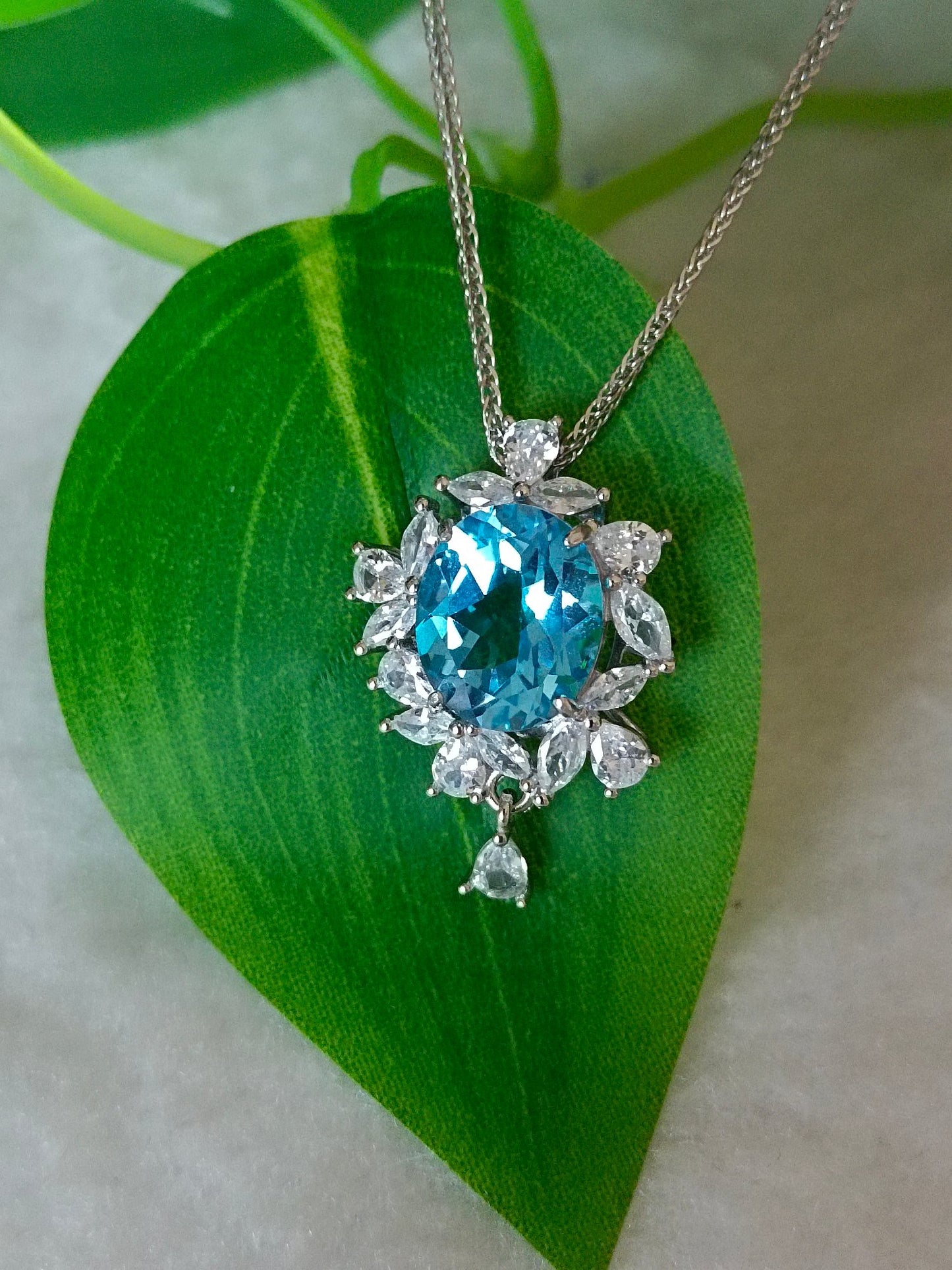 Dazzling Natural Topaz Pendant - Elegant Jewelry Piece