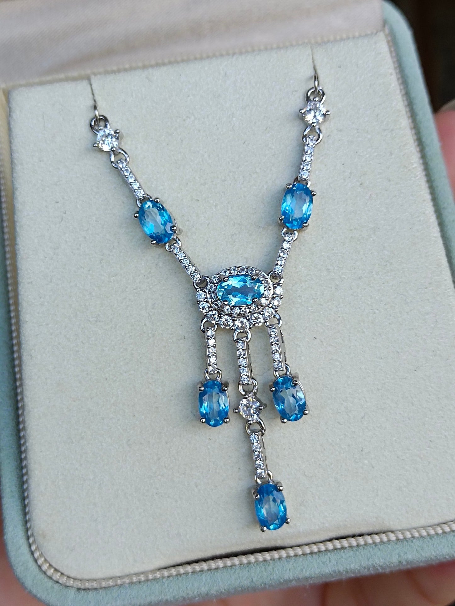 Prachtige halsketting met olijfstenen kwastjes - een must-have voor sieraden