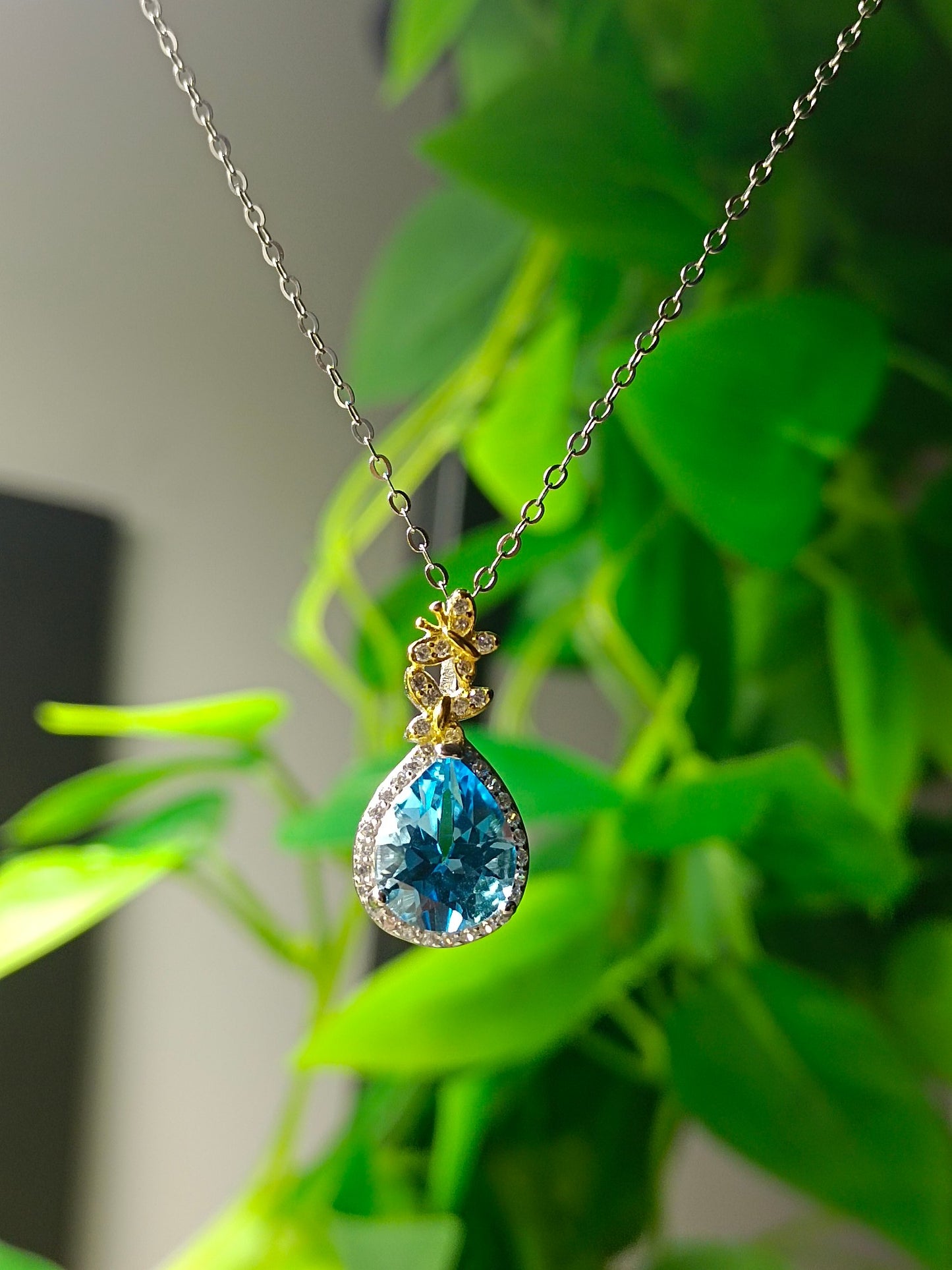Elegant Natural Topaz Water Drop Pendant Jewelry