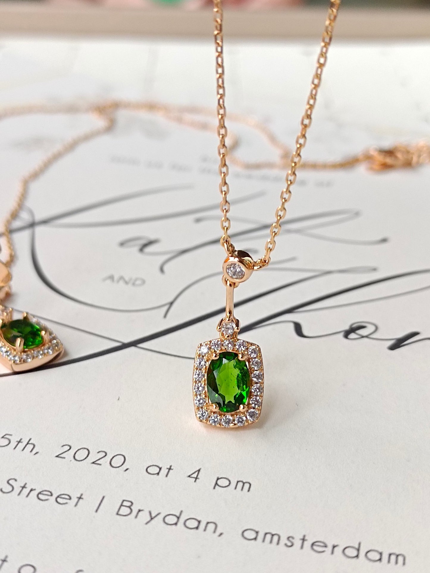 Collana con diopside naturale: un simbolo di speranza, salute e longevità nei gioielli