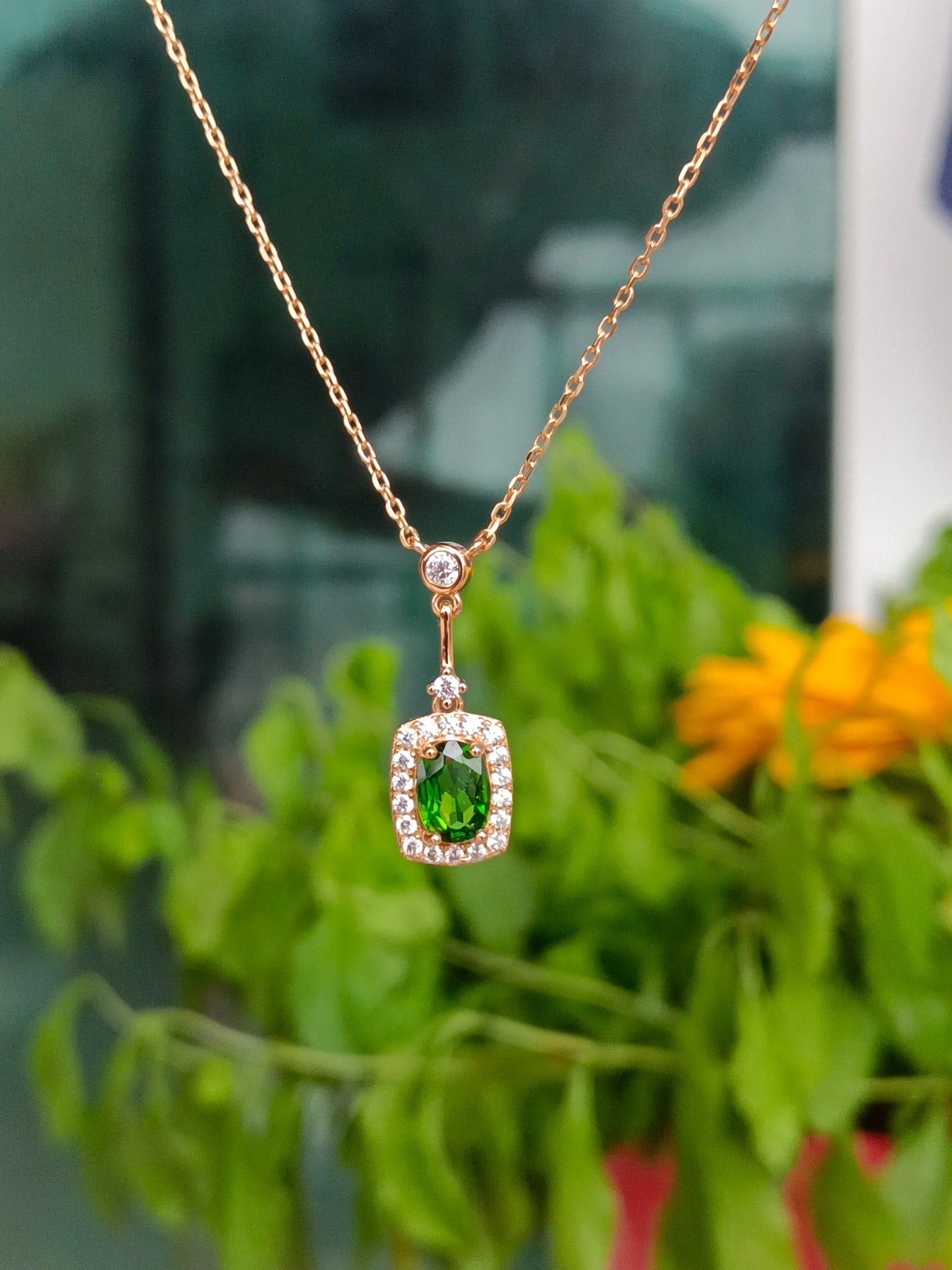 Collana con diopside naturale: un simbolo di speranza, salute e longevità nei gioielli