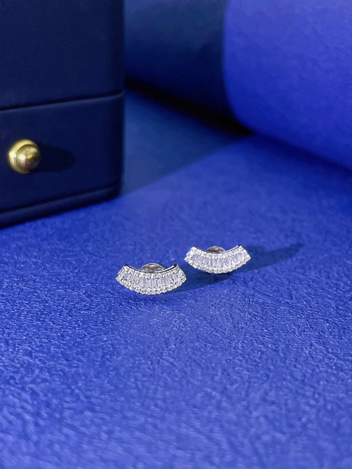 18K Diamond Bracket Earrings ED035 - Jeweler.Jewelry