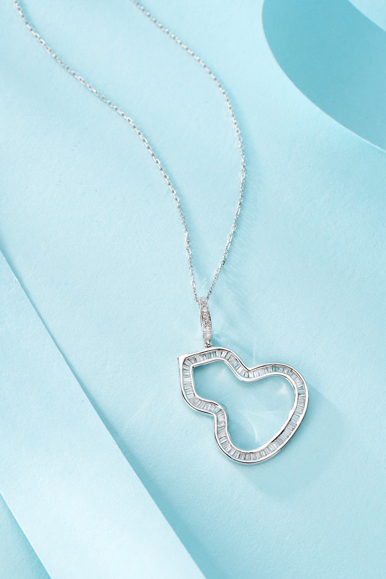 18K Diamond Calabash Pendant Necklace - XL081 - White Diamond Necklace