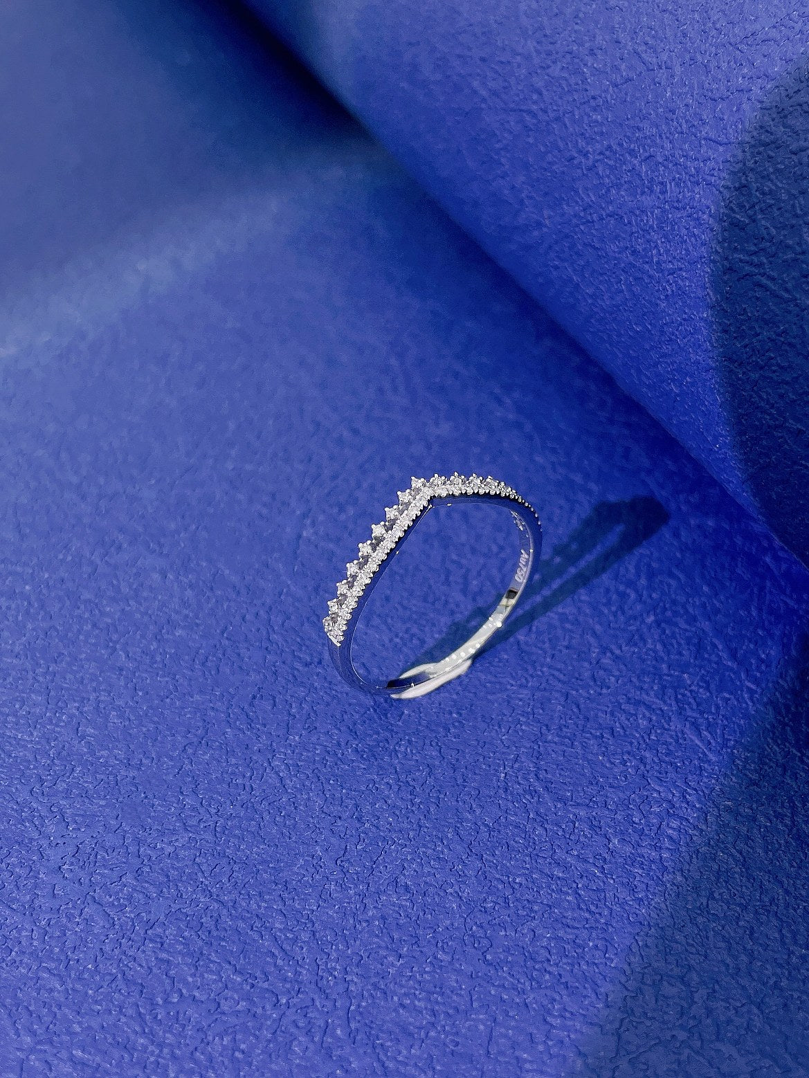18K Diamond Double Row V-Shape Ring - Luxurious Jewelry Piece - White Diamond Ring