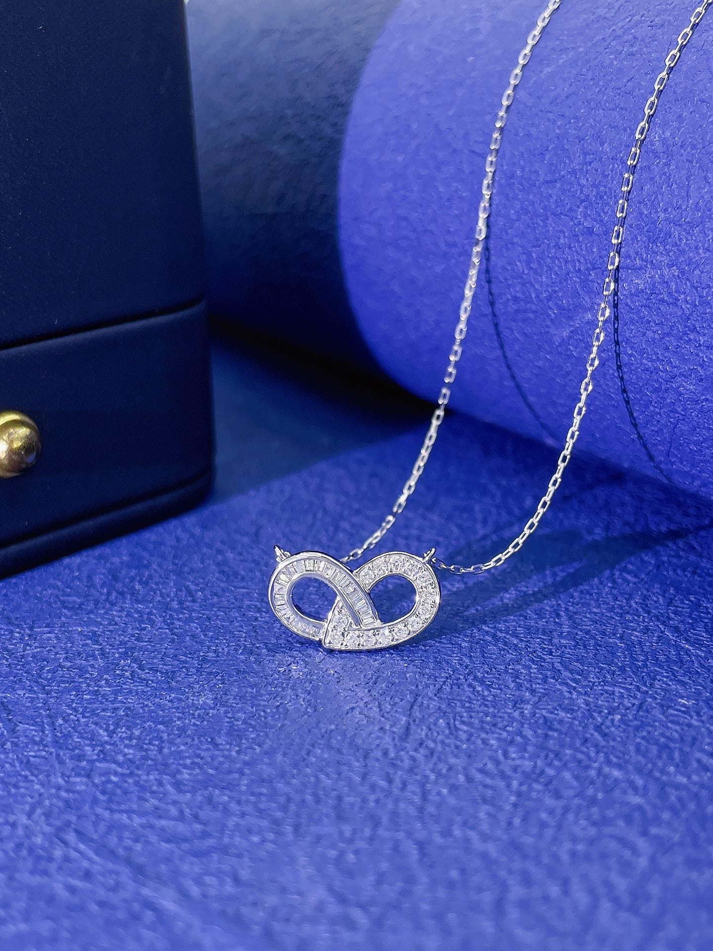 18K Diamond Double Teardrop Interlocking Necklace - Exquisite Jewelry - White Diamond Necklace
