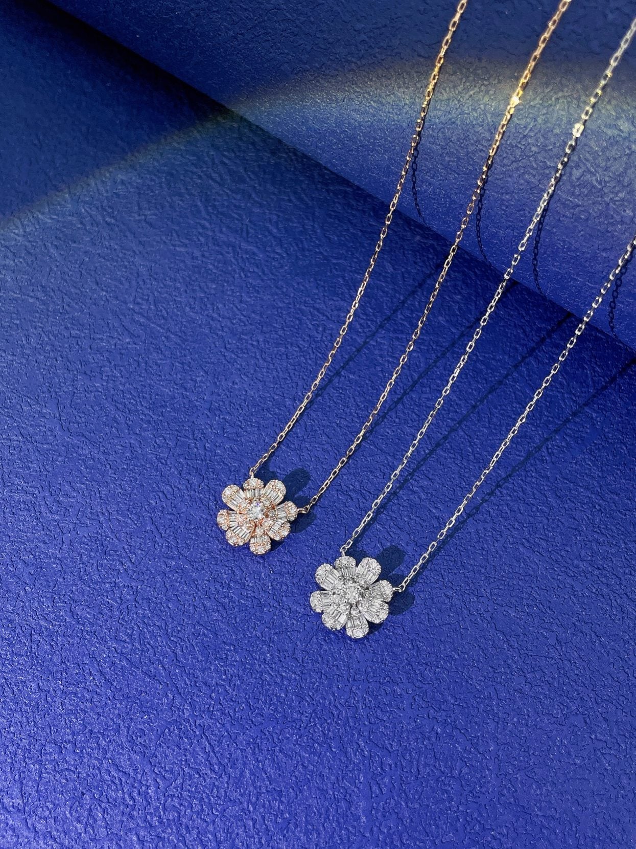 18K Diamond Eight-Leaf Necklace - Luxurious Jewelry Piece - White Diamond Necklace