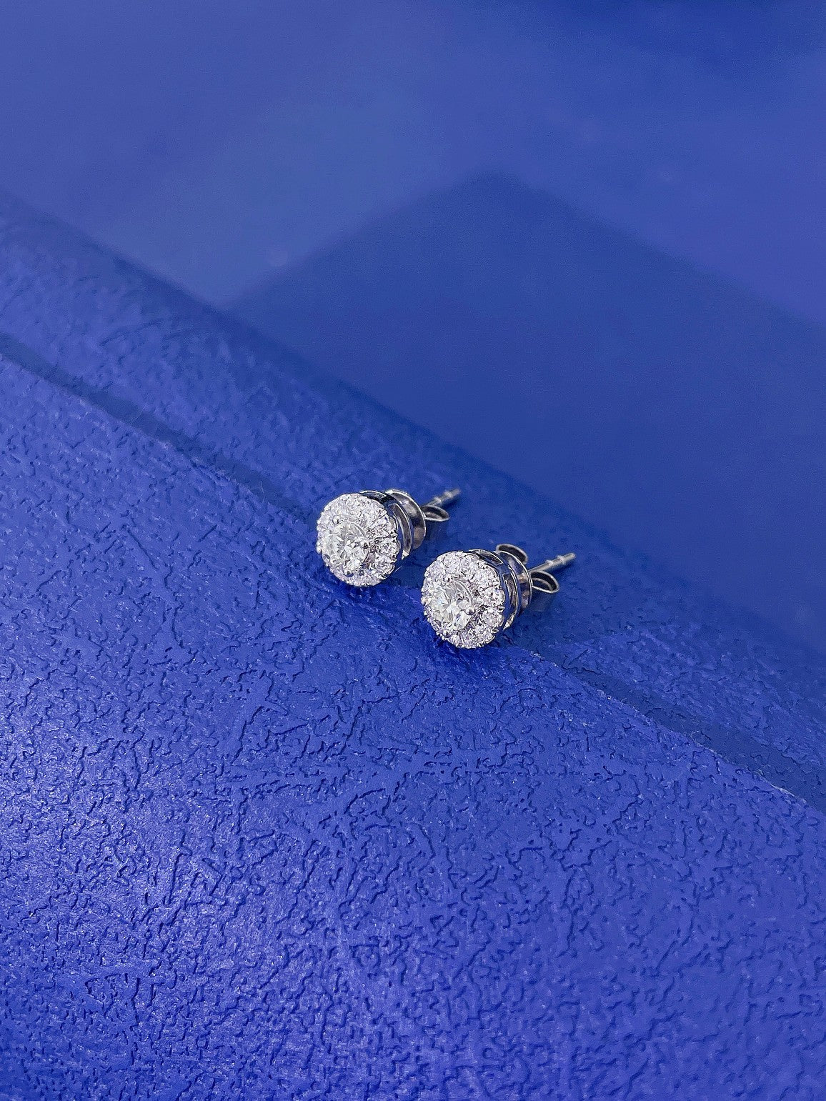 18K Diamond-Encrusted Earrings | Luxury Jewelry - Jeweler.Jewelry