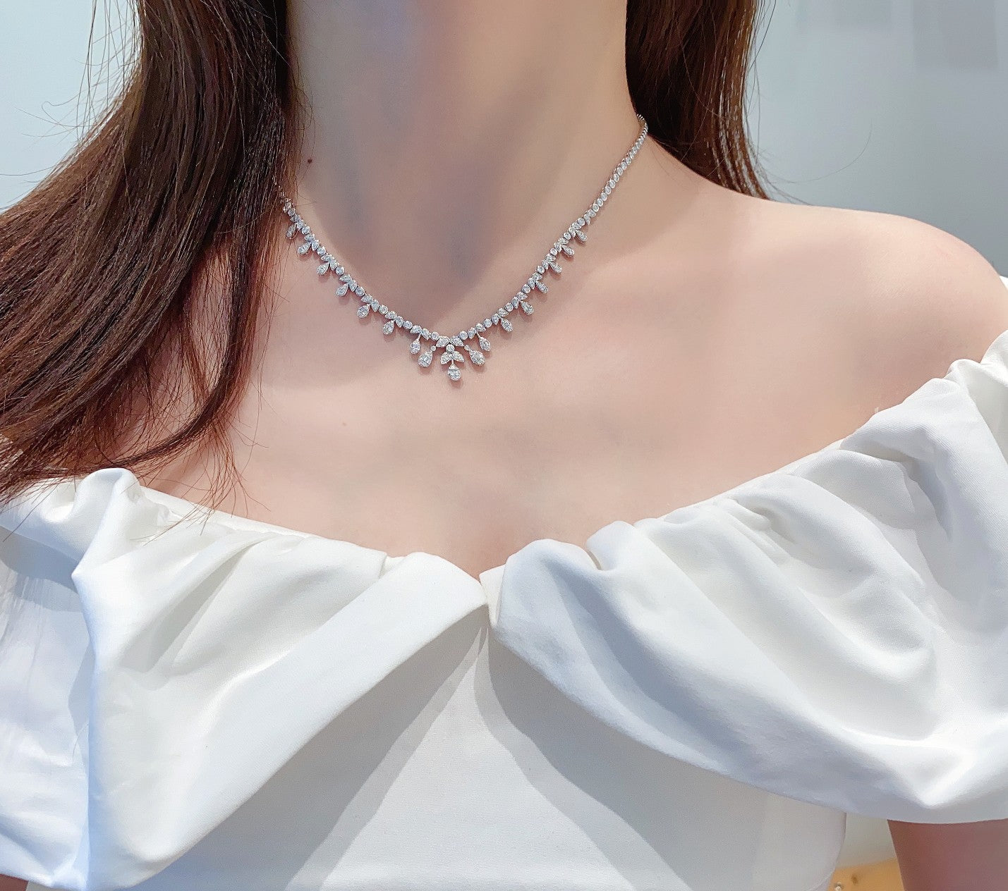 18K Diamond-Encrusted Waterdrop-Shaped Leaf Pendant Set - Exquisite Jewelry - White Diamond Chain