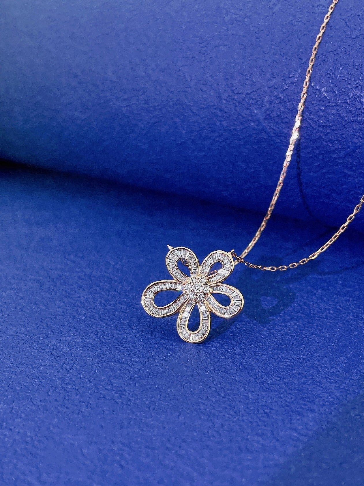 18K Diamond Five-Petal Flower Necklace - Exquisite Jewelry - White Diamond Necklace