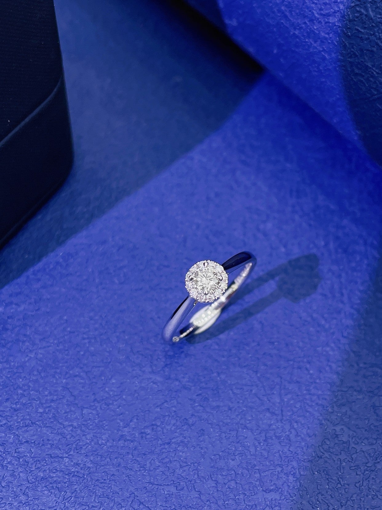 18K Diamond Four-Claw Solitaire Ring - Premium Jewelry - White Diamond Ring