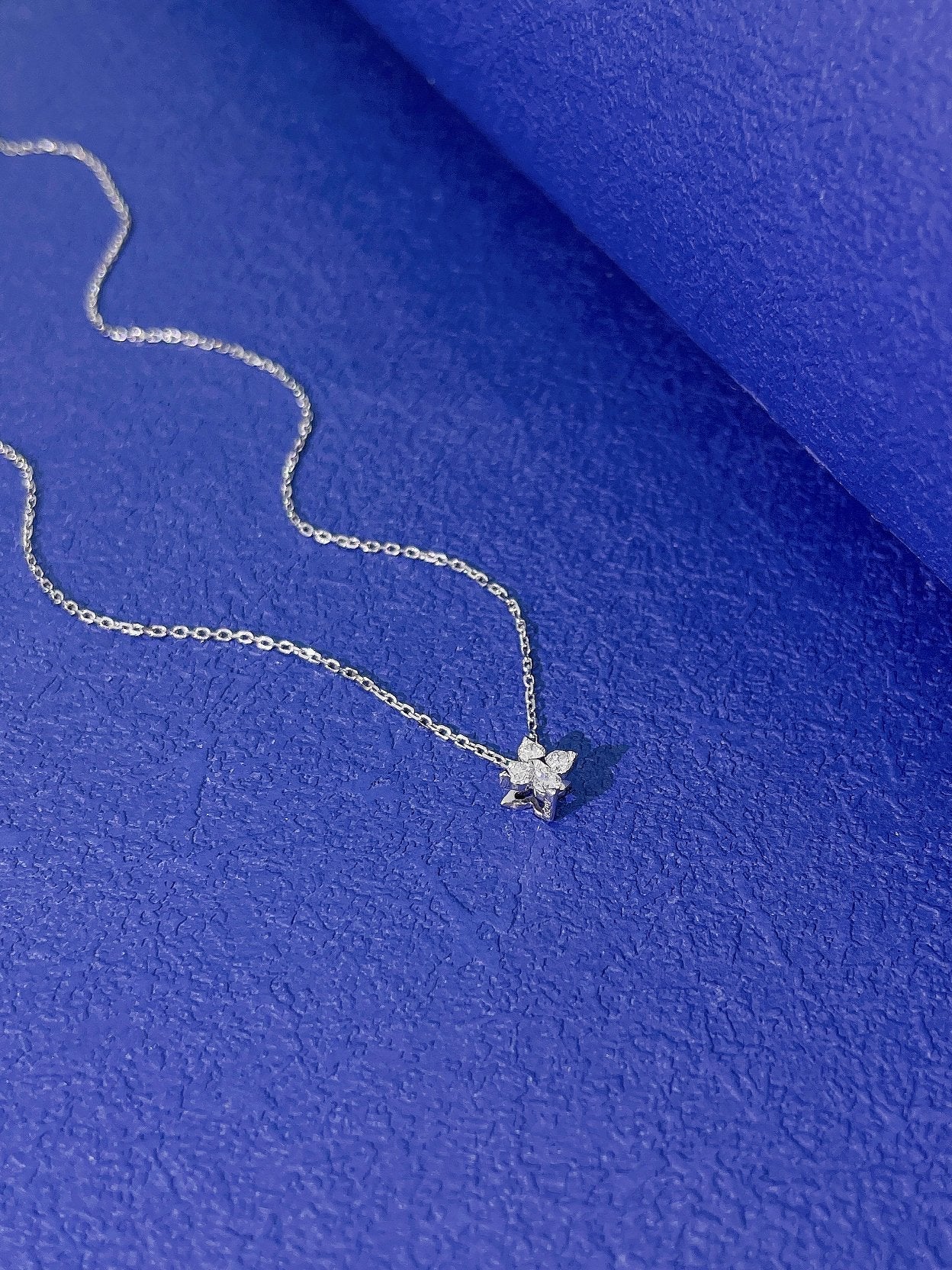 18K Diamond Four-Leaf Clover Necklace - Exquisite Jewelry Piece - White Diamond Necklace