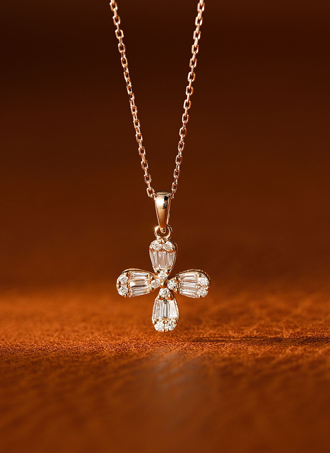 18K Diamond Four-Leaf Clover Necklace - Luxurious Jewelry Piece - White Diamond Necklace