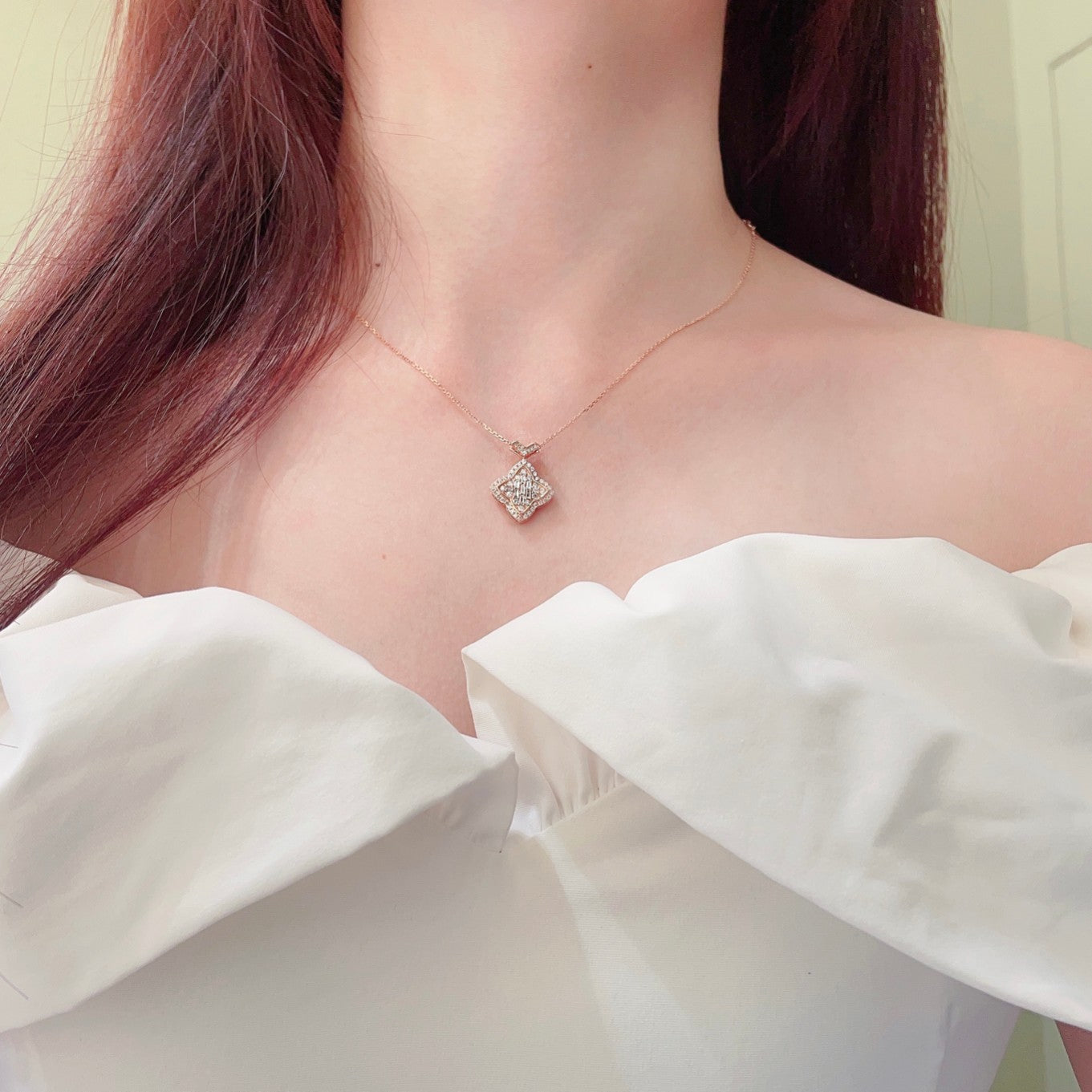 18K Diamond Four-Leaf Clover Pendant Necklace - Elegant Jewelry Choice - White Diamond Necklace