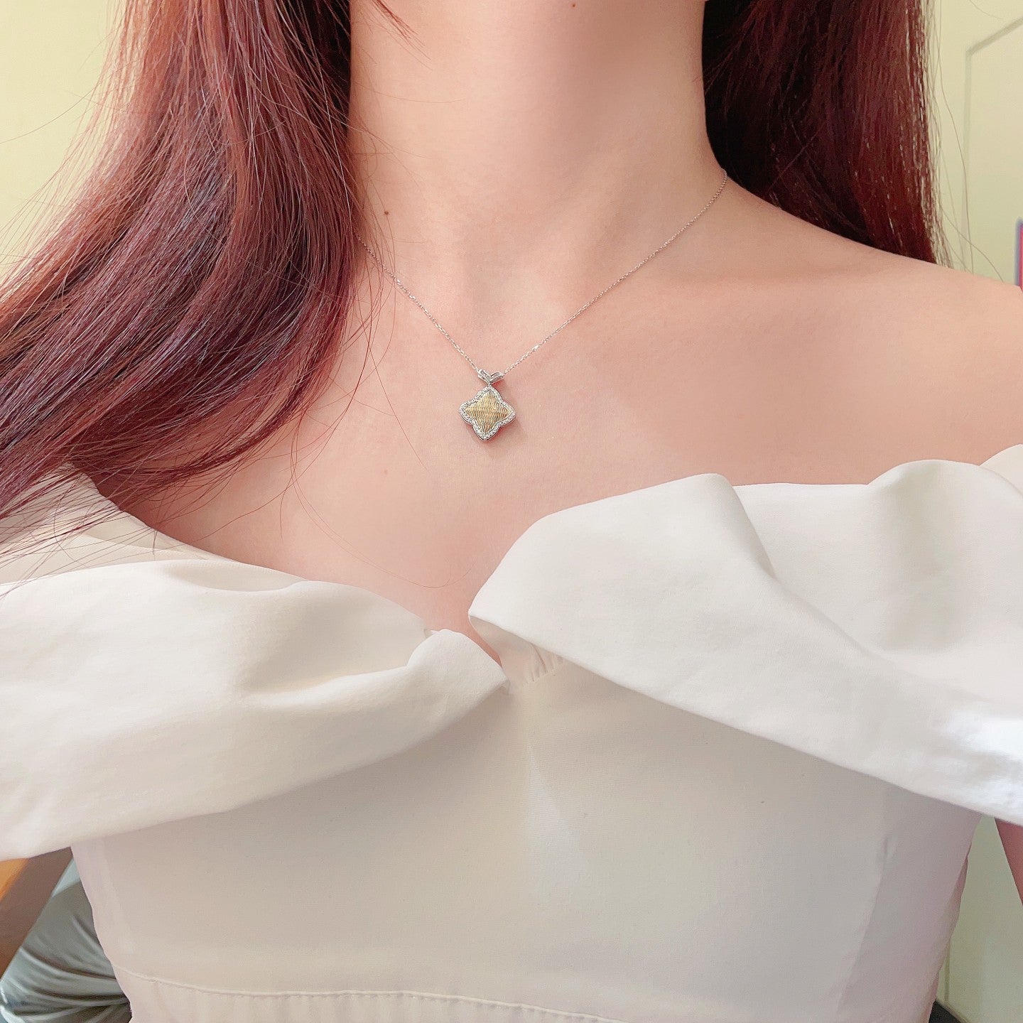 18K Diamond Four-Leaf Clover Pendant Necklace - Elegant Jewelry Choice - White Diamond Necklace