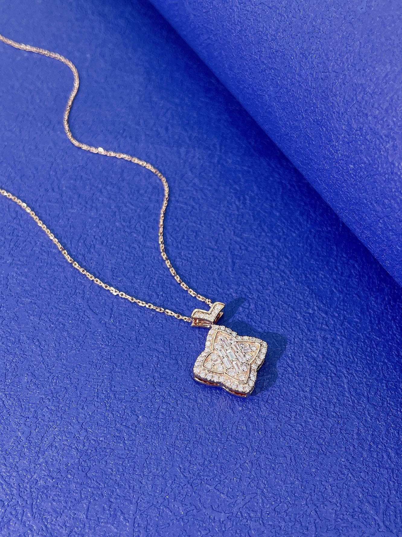18K Diamond Four-Leaf Clover Pendant Necklace - Elegant Jewelry Choice - White Diamond Necklace
