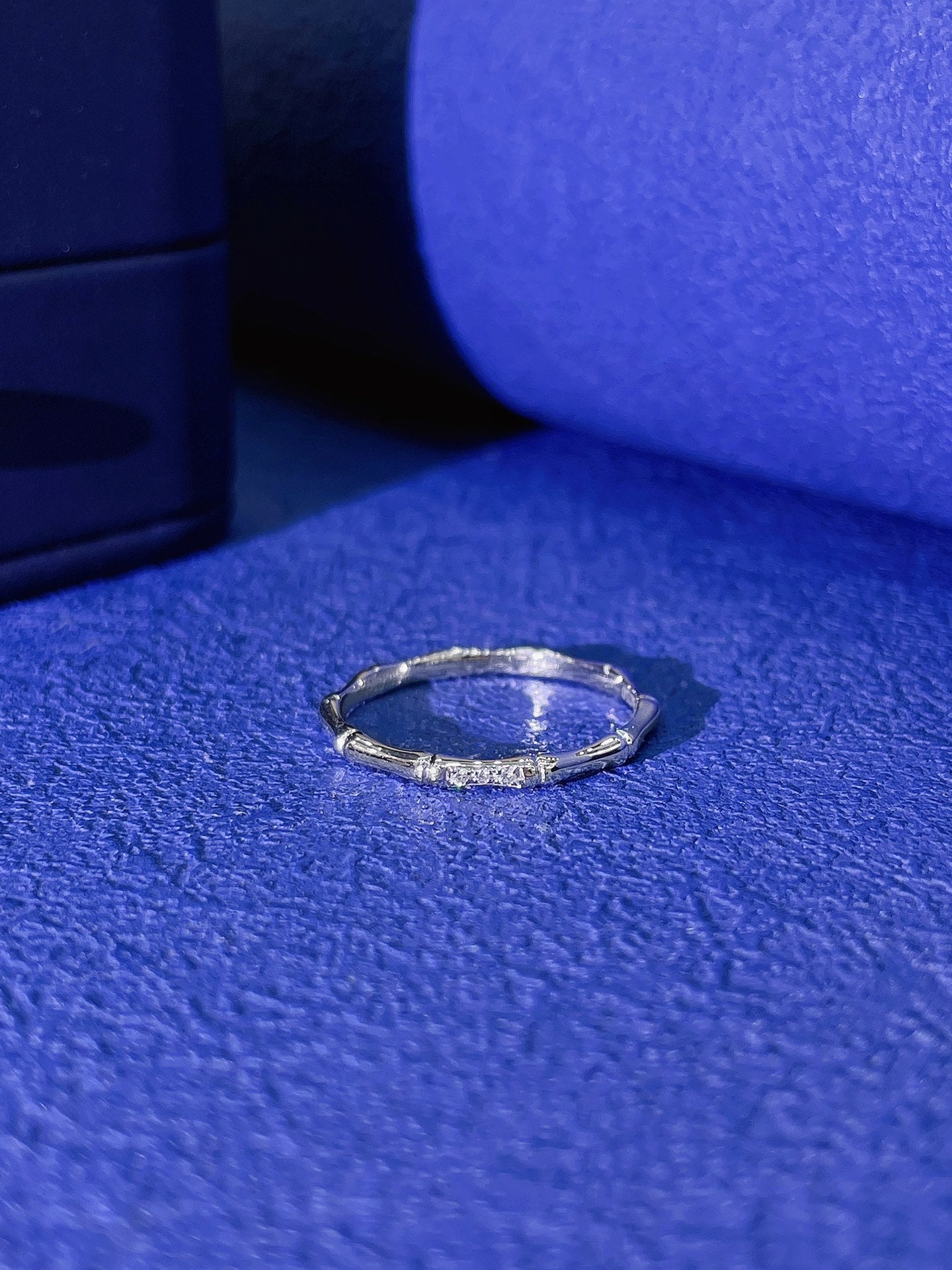 18K Diamond Full Circle Bamboo Design Ring - Premium Jewelry - White Diamond Ring