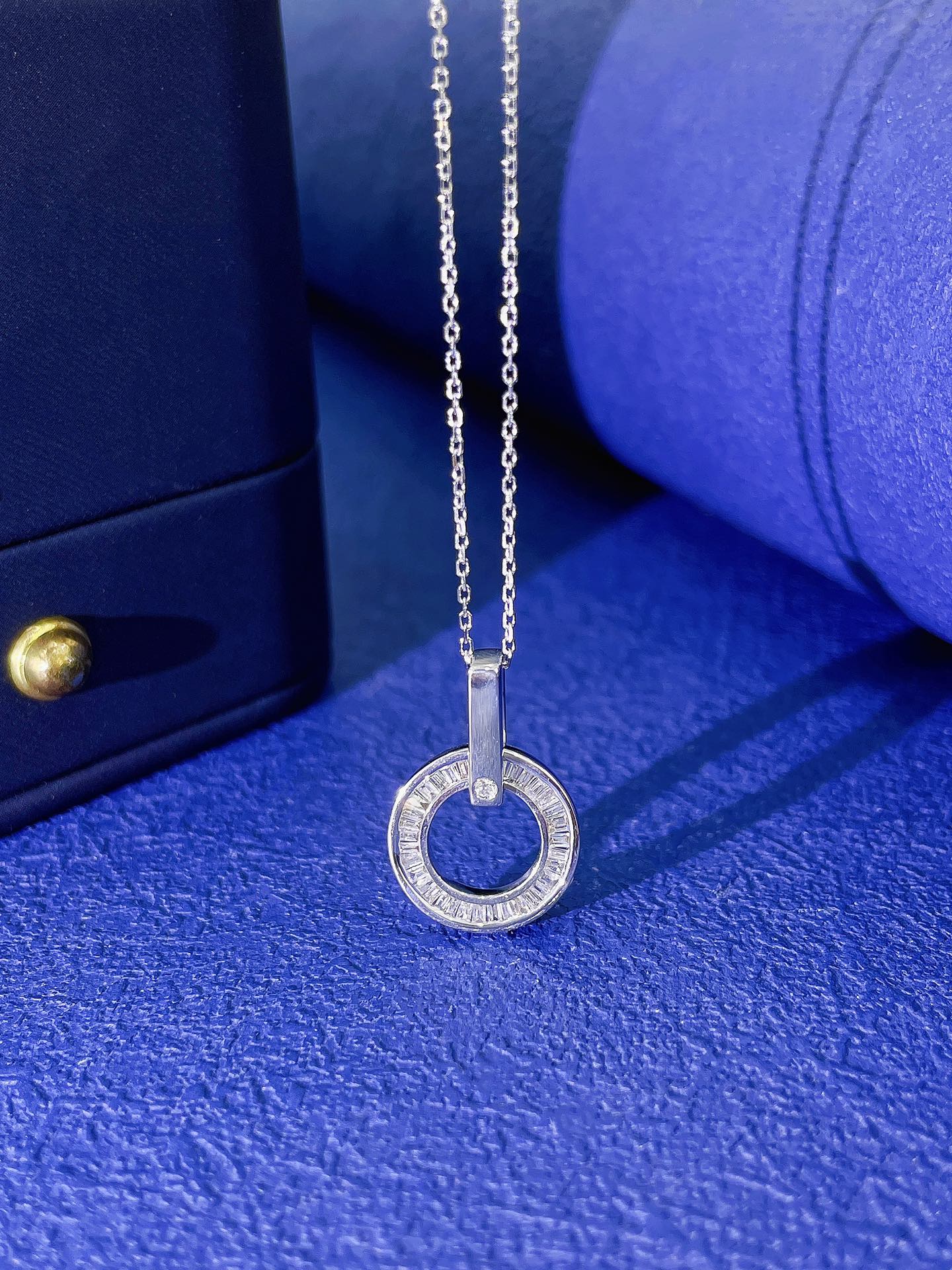 18K Diamond Halo Necklace - Luxurious Jewelry Piece - White Diamond Necklace