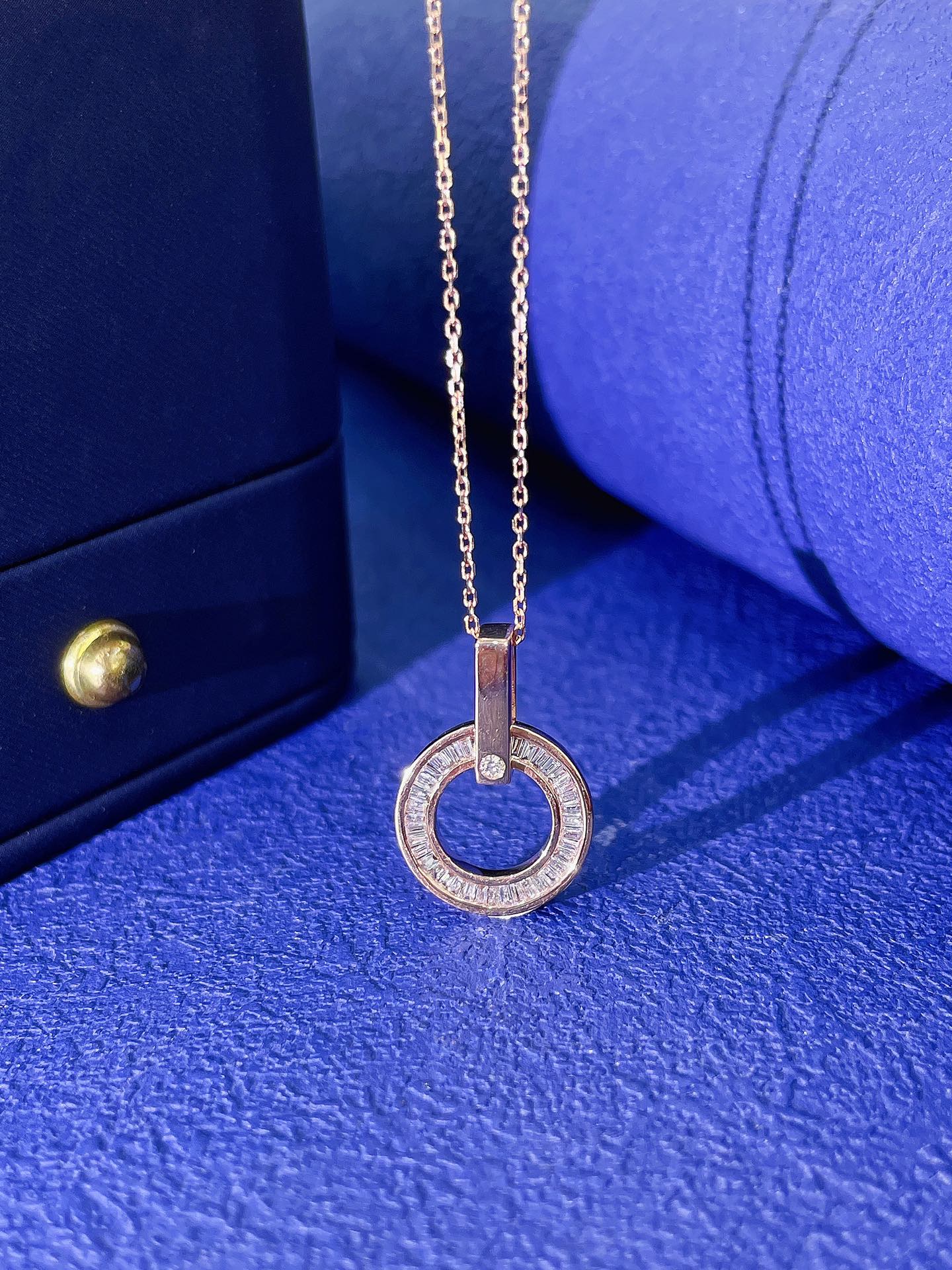 18K Diamond Halo Necklace - Luxurious Jewelry Piece - White Diamond Necklace