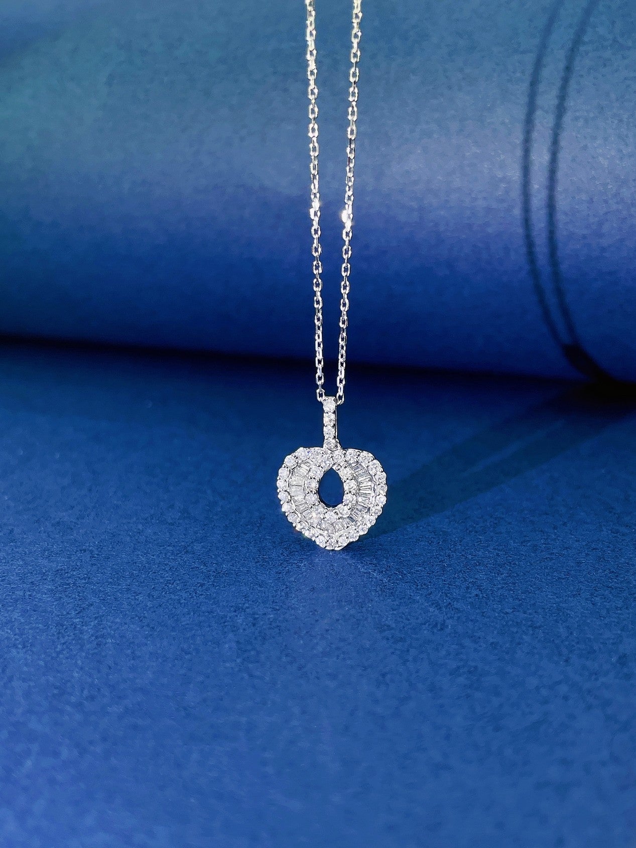 18K Diamond Hollow Heart Pendant Necklace - Exquisite Jewelry - White Diamond Necklace