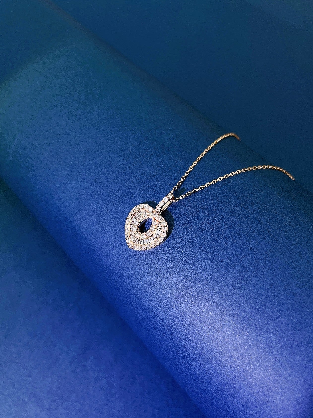 18K Diamond Hollow Heart Pendant Necklace - Exquisite Jewelry - White Diamond Necklace
