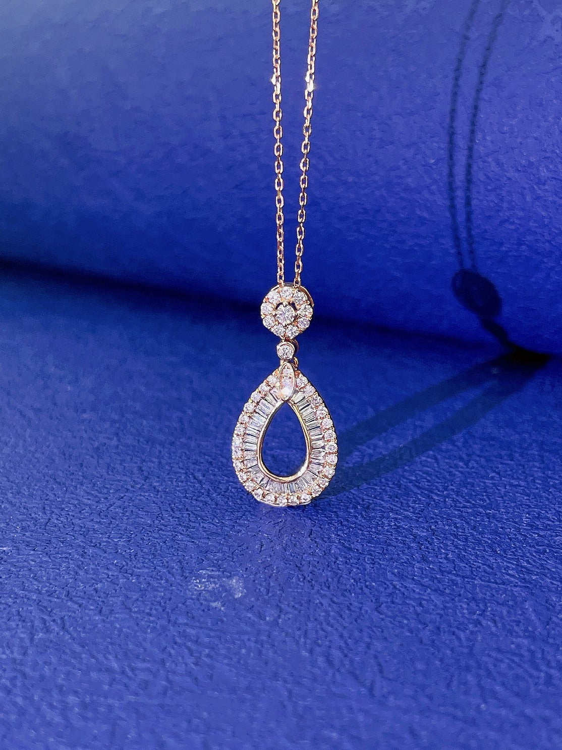 18K Diamond Hollow Pear-shaped Pendant Necklace - White Diamond Necklace