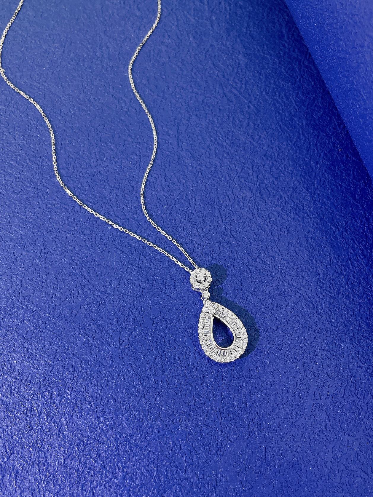 18K Diamond Hollow Pear-shaped Pendant Necklace - White Diamond Necklace
