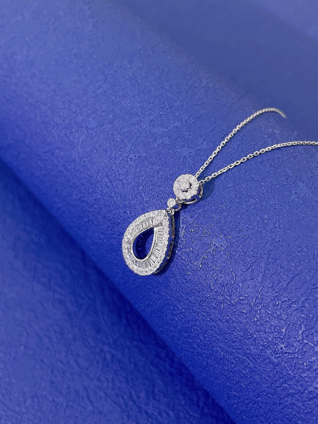 18K Diamond Hollow Pear-shaped Pendant Necklace - White Diamond Necklace