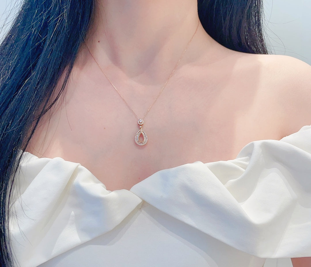 18K Diamond Hollow Pear-shaped Pendant Necklace - White Diamond Necklace