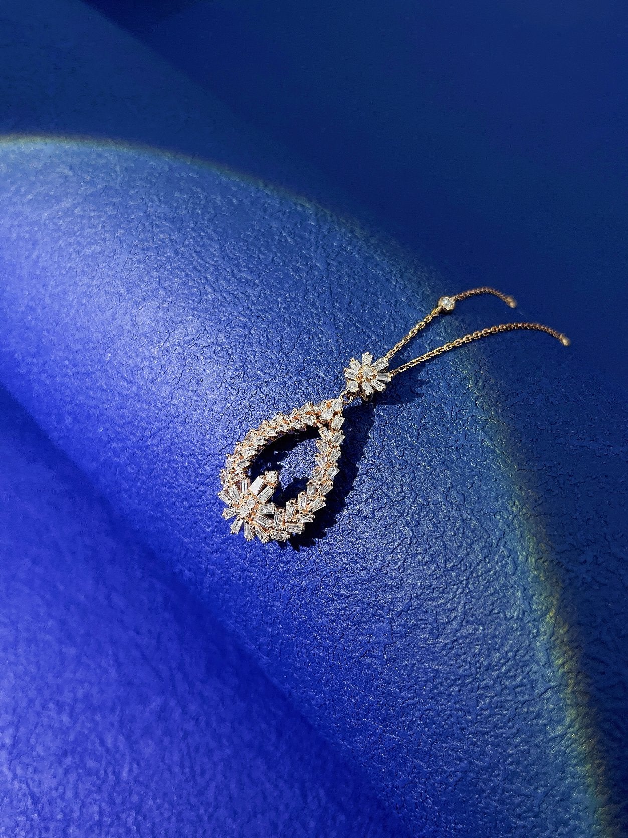 18k Diamond Hollow Pineapple Pendant Jewelry - White Diamond Necklace