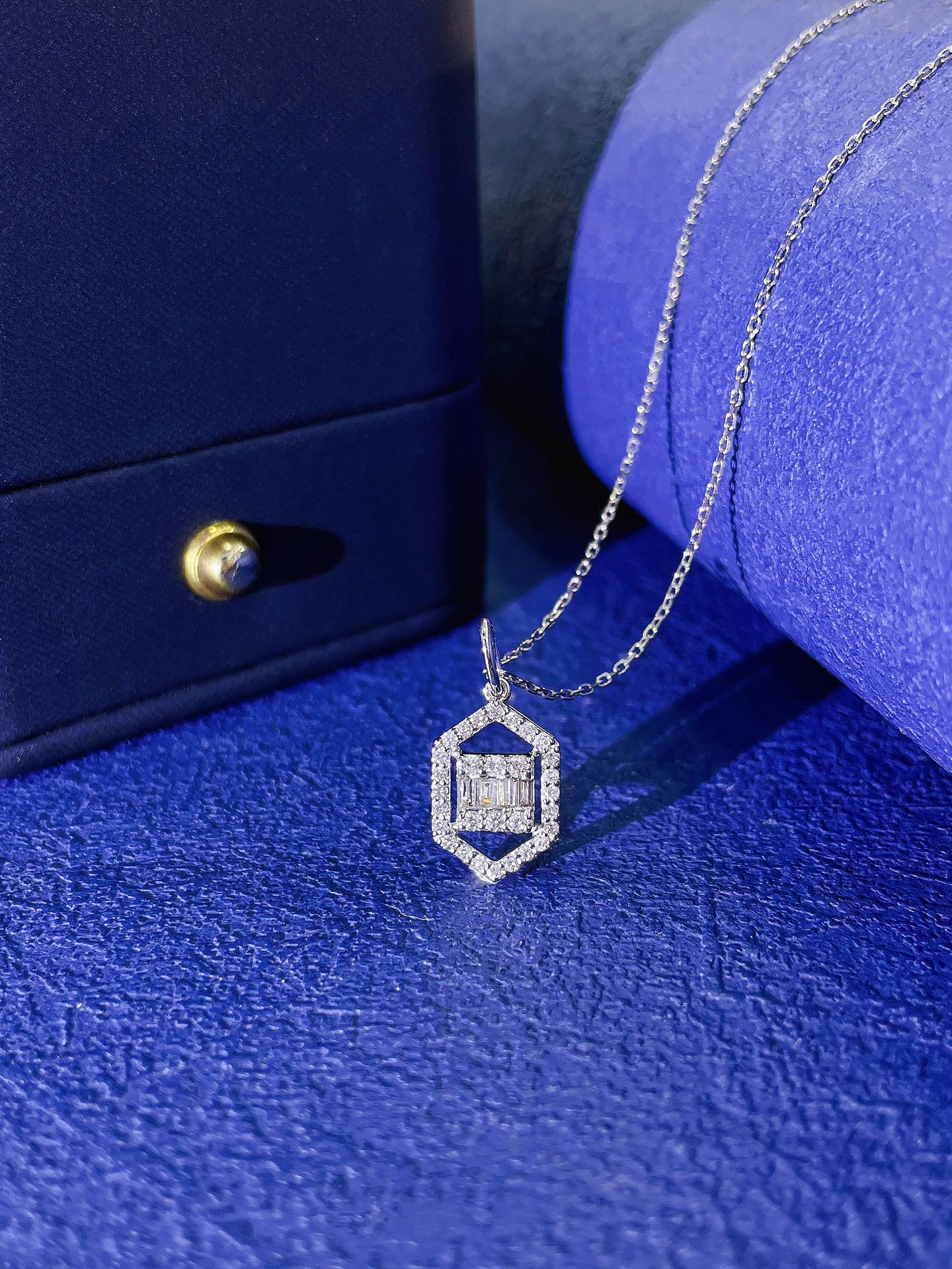 18K Diamond Hollow Shield Pendant Necklace - Elegant Jewelry Piece - White Diamond Necklace