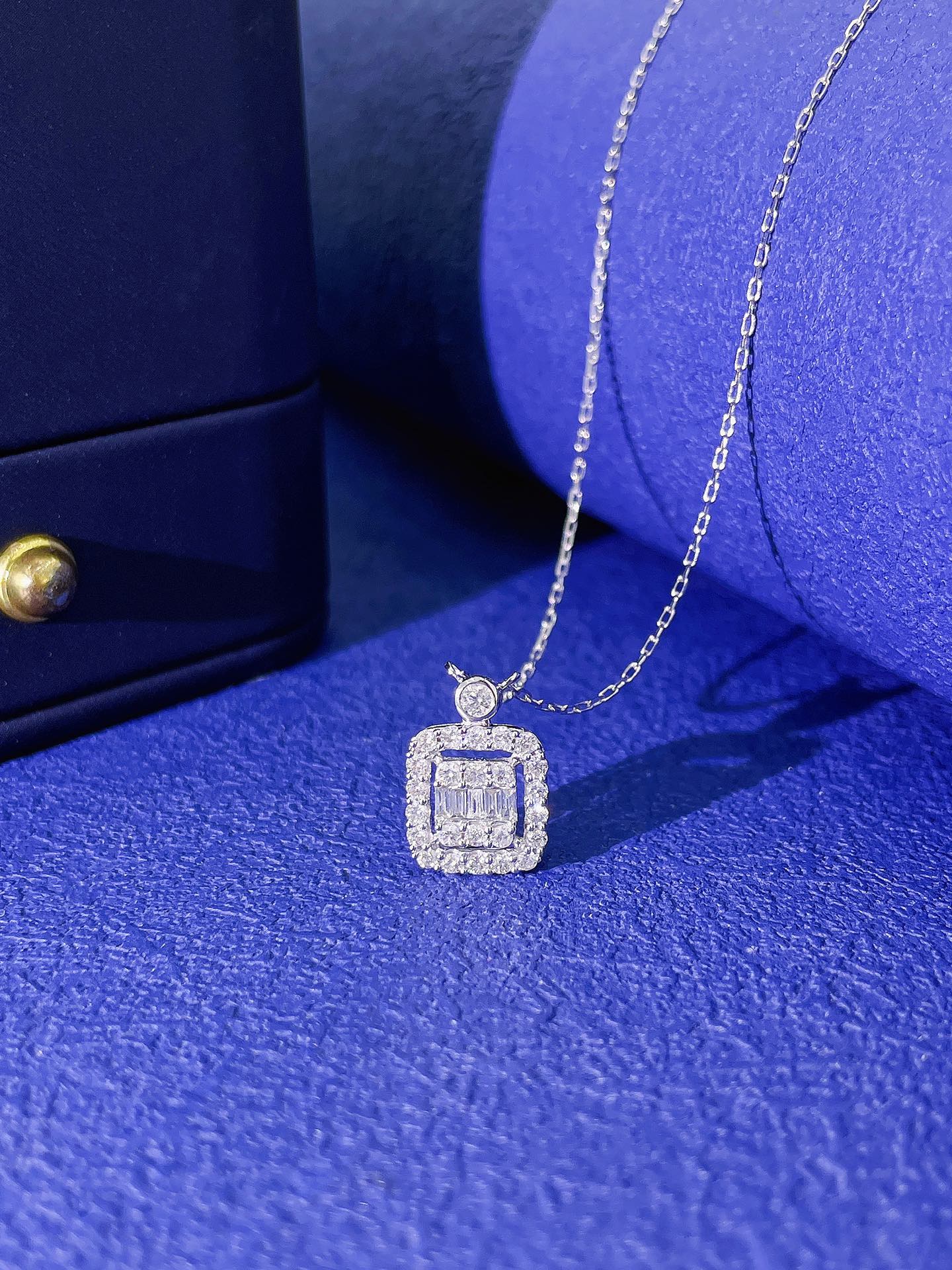 18k Diamond Ice Bubble Necklace - Exquisite Jewelry Piece - White Diamond Necklace