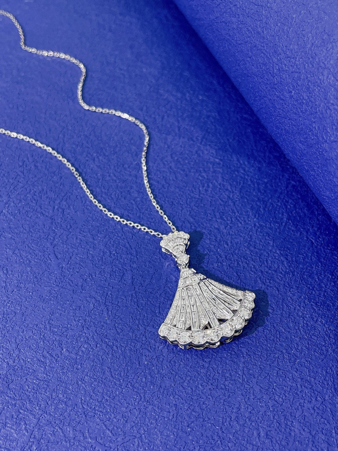 18K Diamond Large Fan Pendant Necklace - White Diamond Necklace