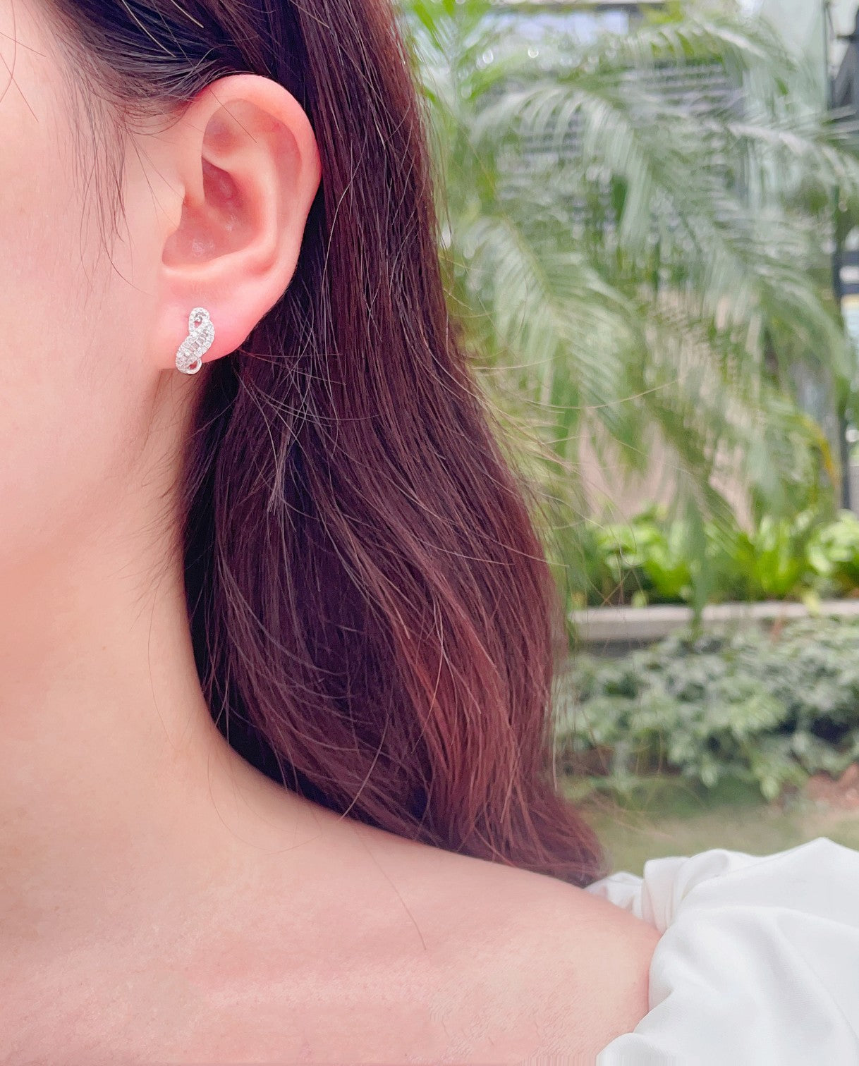 18K Diamond Leaf-Shaped Stud Earrings with Pavé Setting Jeweler.Jewelry