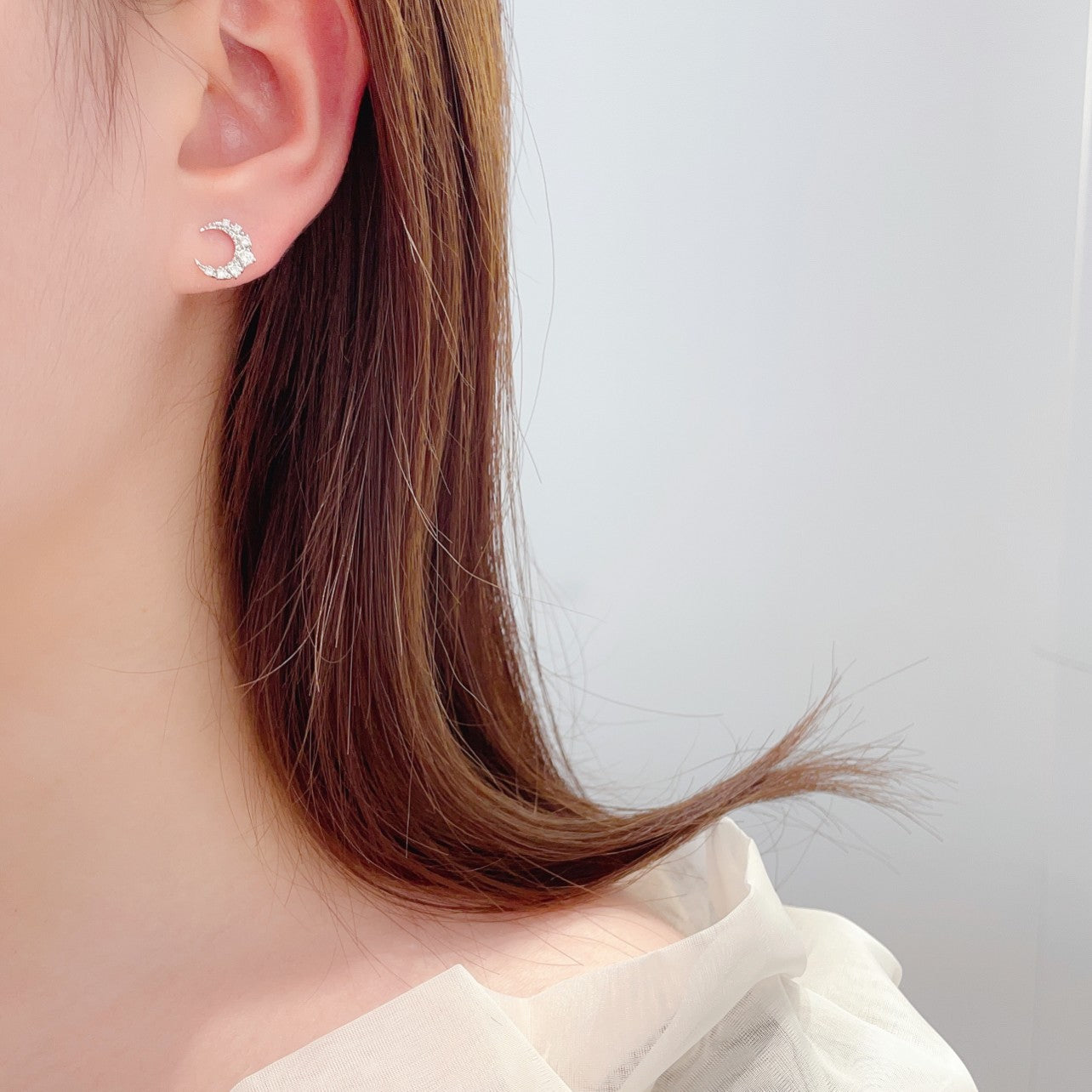 18K Diamond Moon Earrings - Luxurious Jewelry Piece - Jeweler.Jewelry