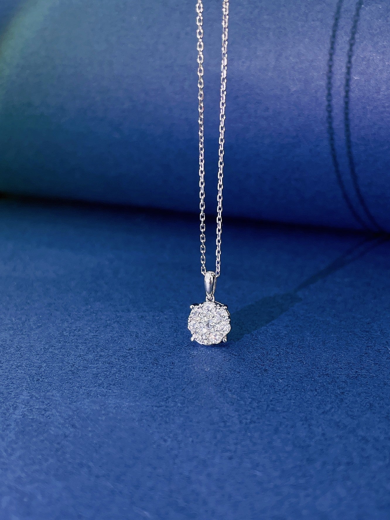 18K Diamond Pendant Necklace - Elegant Jewelry Piece - White Diamond Necklace