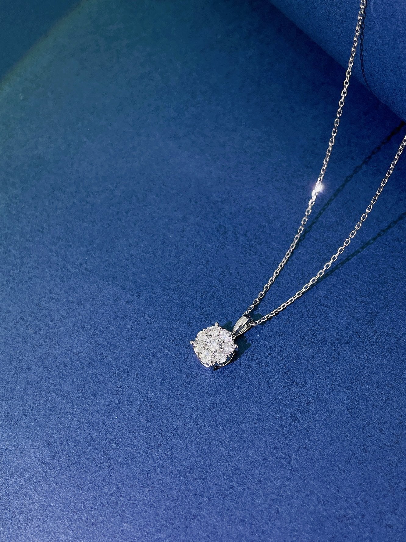 18K Diamond Pendant Necklace - Elegant Jewelry Piece - White Diamond Necklace