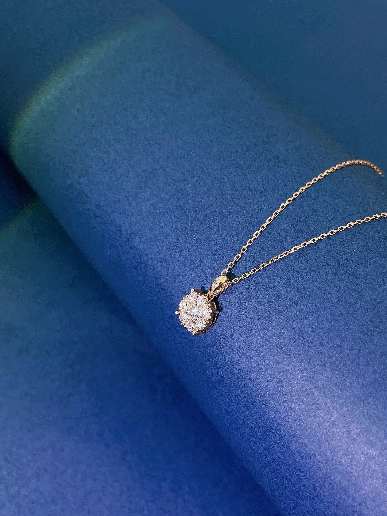 18K Diamond Pendant Necklace - Elegant Jewelry Piece - White Diamond Necklace