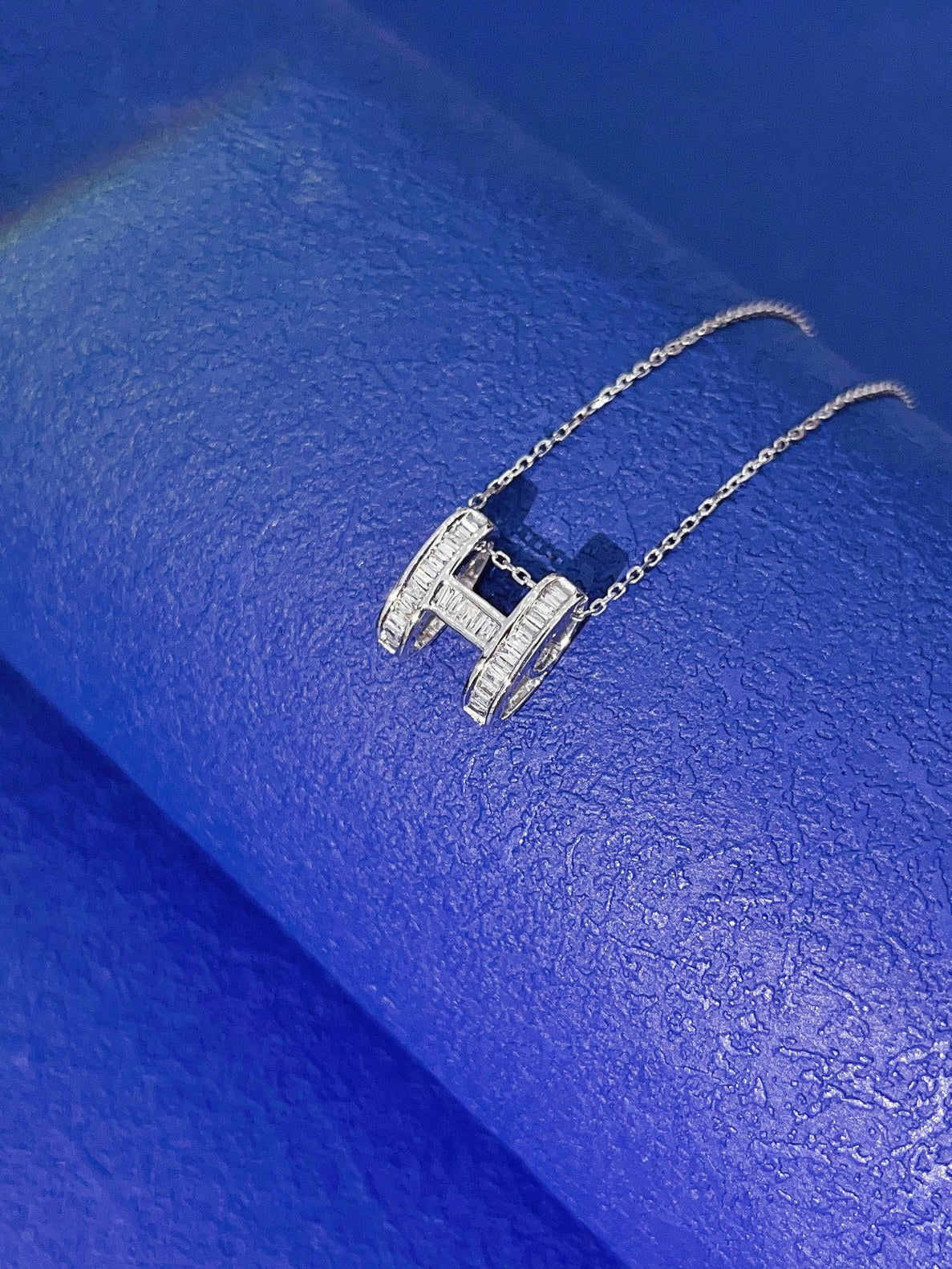 18K Diamond Pendant Necklace - Luxurious Jewelry Piece - White Diamond Necklace