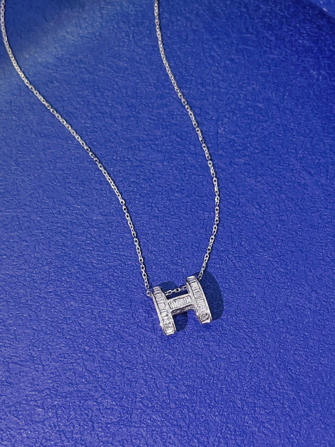 18K Diamond Pendant Necklace - Luxurious Jewelry Piece - White Diamond Necklace