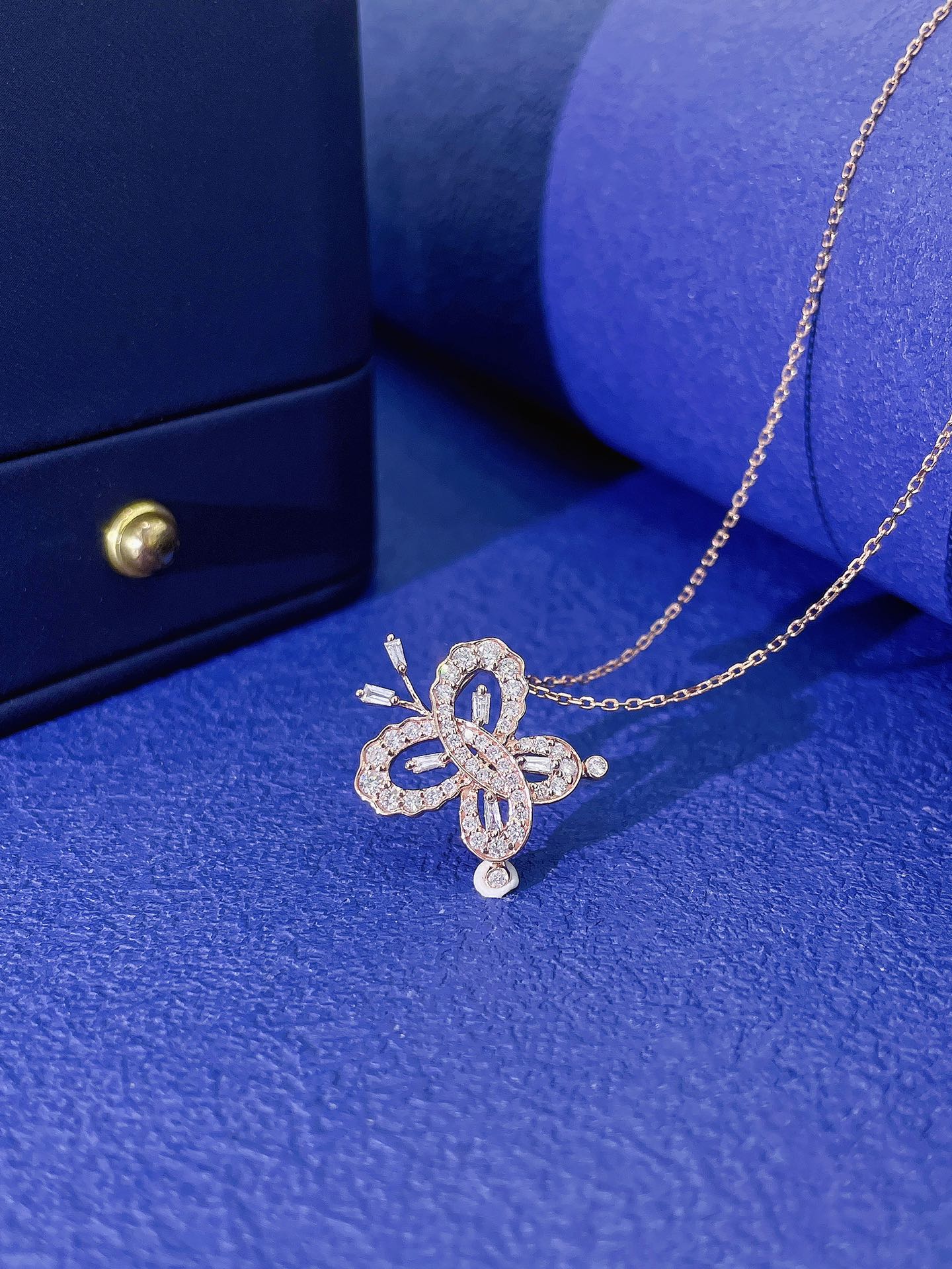 18K Diamond Square Butterfly Hollow Necklace - Exquisite Jewelry - White Diamond Necklace