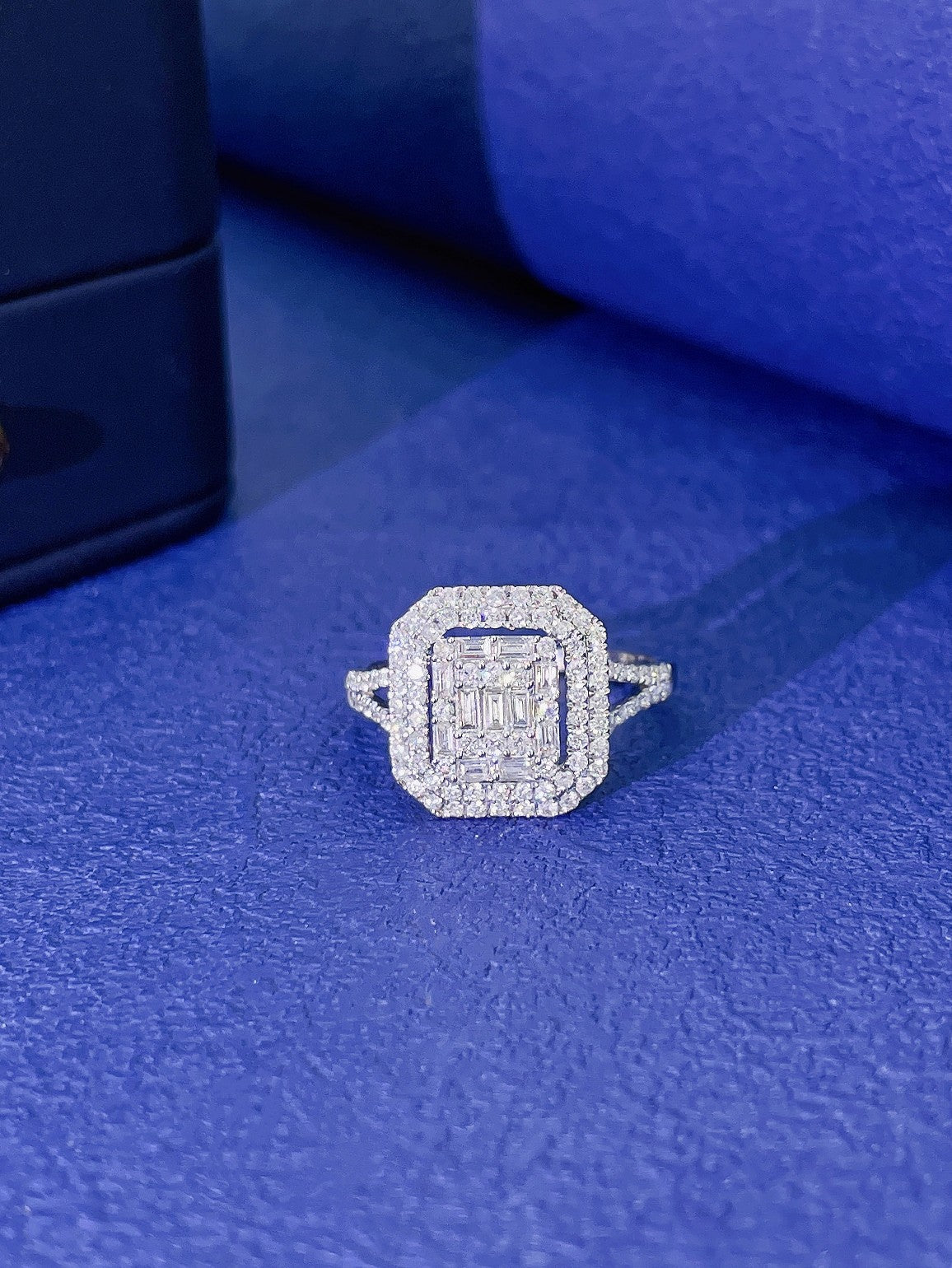 18K Diamond Square Candy Y-Arm Ring - Elegant Jewelry Piece - White Diamond Ring