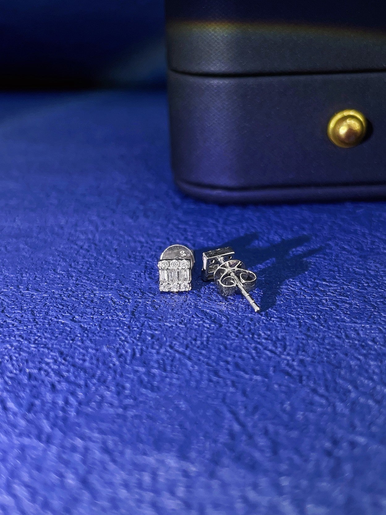 18K Diamond Square Stud Earrings - Jeweler.Jewelry