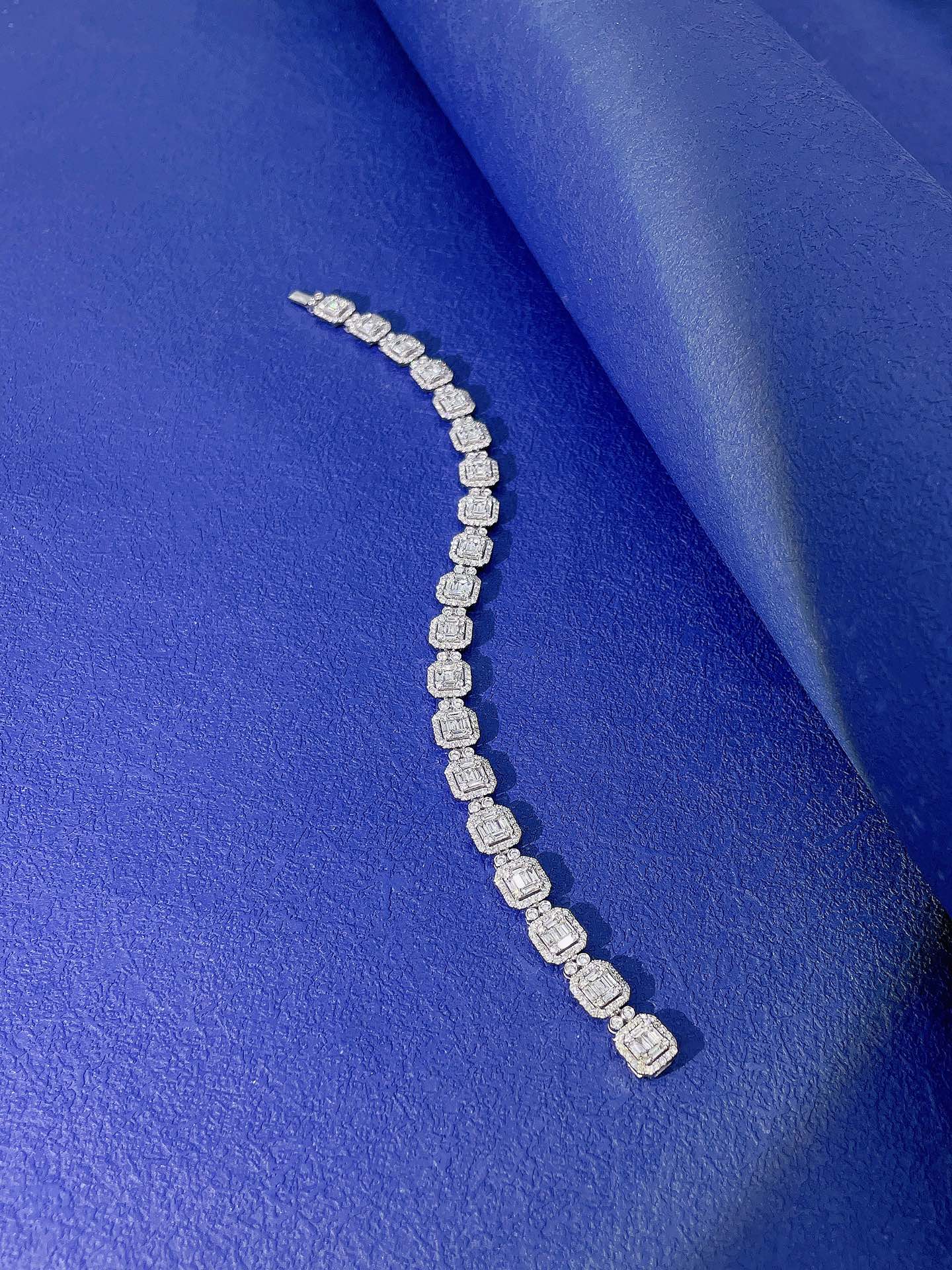 18K Diamond Square Sugar Full Diamond Bracelet - Luxurious Jewelry Piece - White Diamond Bracelet