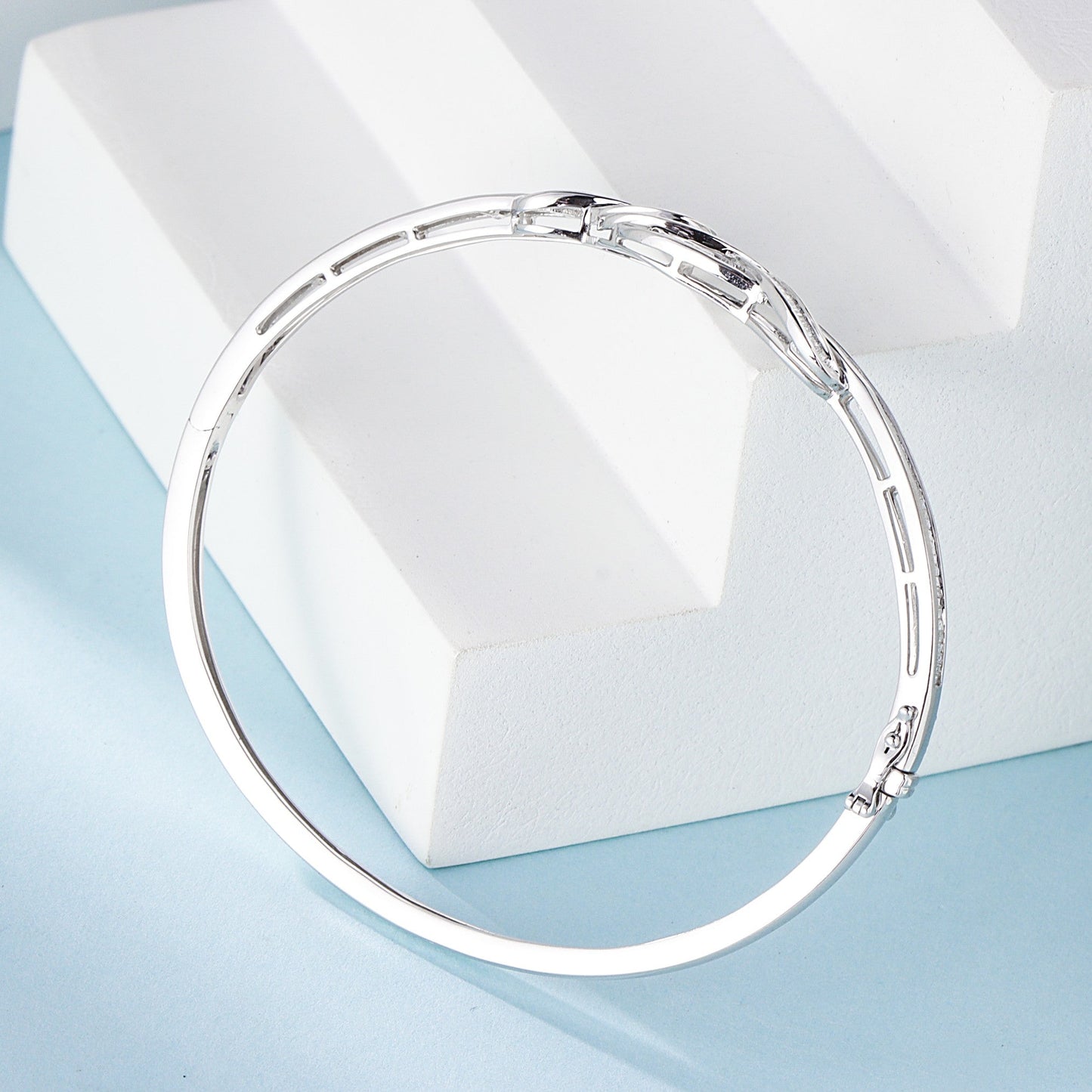 18K Diamond Step-Cut Swirl Bracelet - Exquisite Jewelry Piece - White Diamond Bracelet