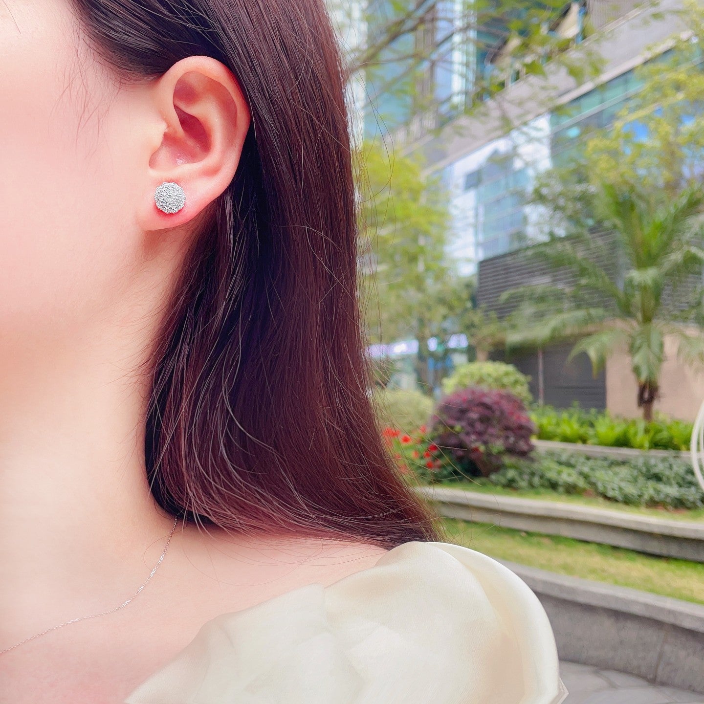 18K Diamond Stud Earrings - Luxurious Jewelry Piece - Jeweler.Jewelry