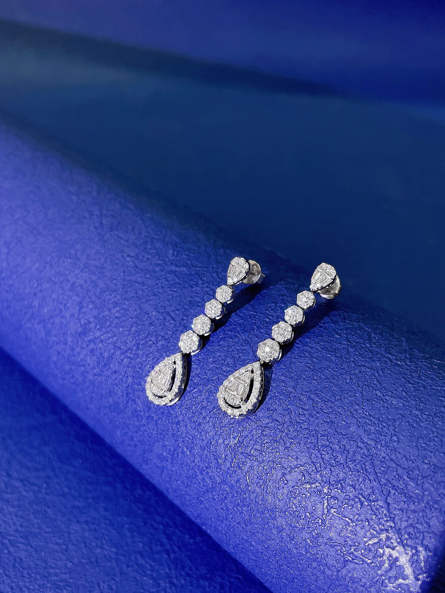 18K Diamond Teardrop Earrings – Luxurious Jewelry Piece Jeweler.Jewelry