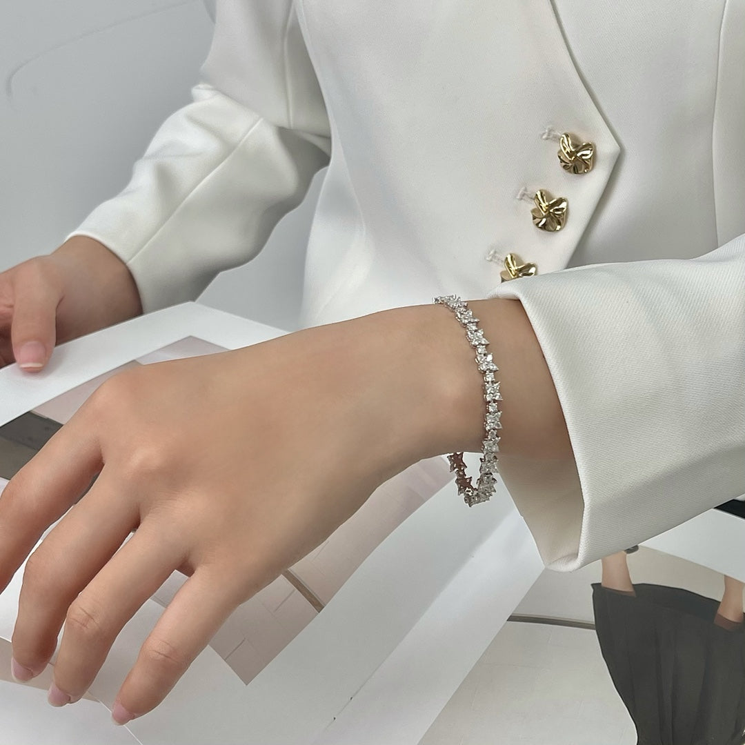 18K Diamond Unique Four-Leaf Clover Bracelet - Luxurious Jewelry Piece - White Diamond Bracelet